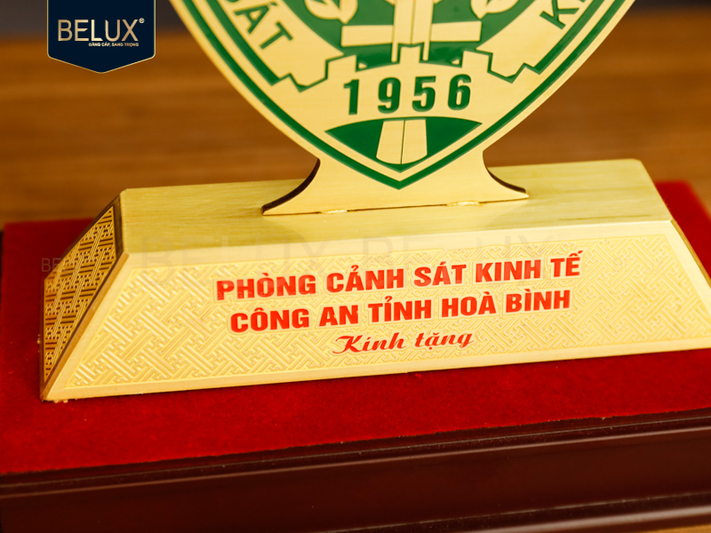 Lô 105 Biểu trưng Phòng Cảnh Sát Kinh Tế Công An Tỉnh Hòa Bình cao 18cm bằng đồng thiết kế theo yêu cầu